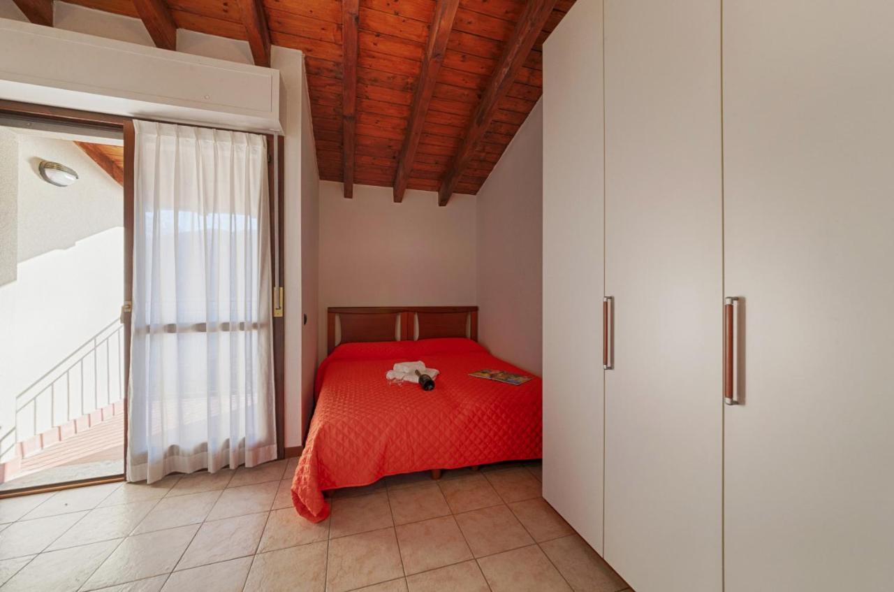 2-Bedroom Lakeview Apartment At The Lake Acquaseria Esterno foto