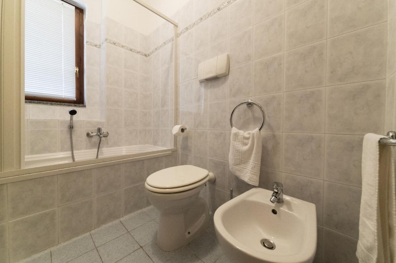 2-Bedroom Lakeview Apartment At The Lake Acquaseria Esterno foto